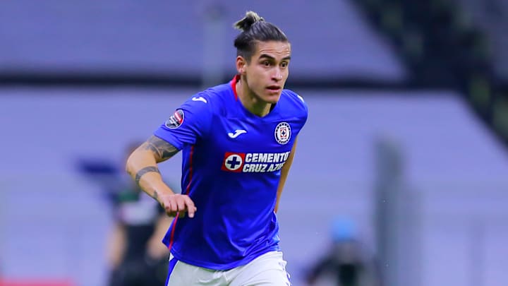 El defensa de Cruz Azul, Alexis Peña, podría volver a la acción para la Jornada 13 ante Tigres.